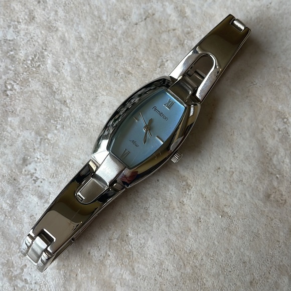 Armitron lady battery water resistant stainless steel - Picture 2 of 6